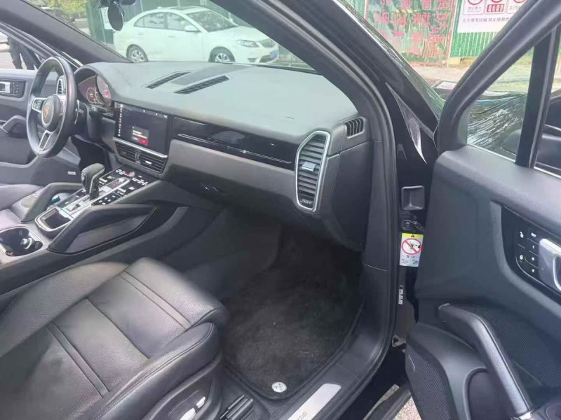 十堰19年保时捷卡宴3