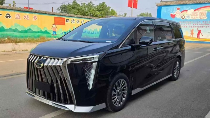 青岛25年传祺M82