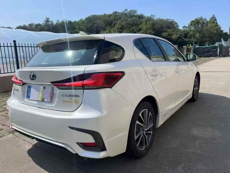 汕头21年雷克萨斯CT8