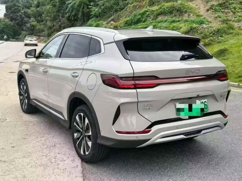 厦门25年比亚迪宋8