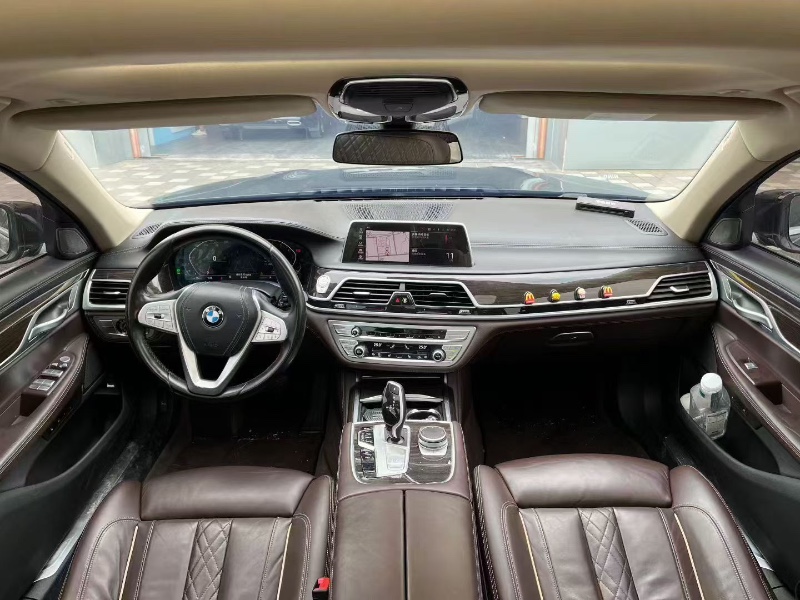 重庆21年宝马7系4