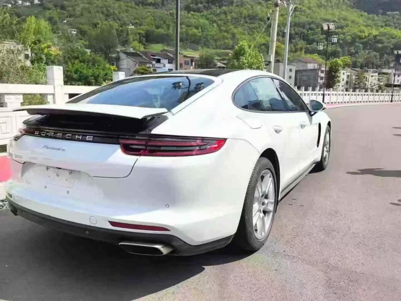 重庆19年保时捷帕拉梅拉6