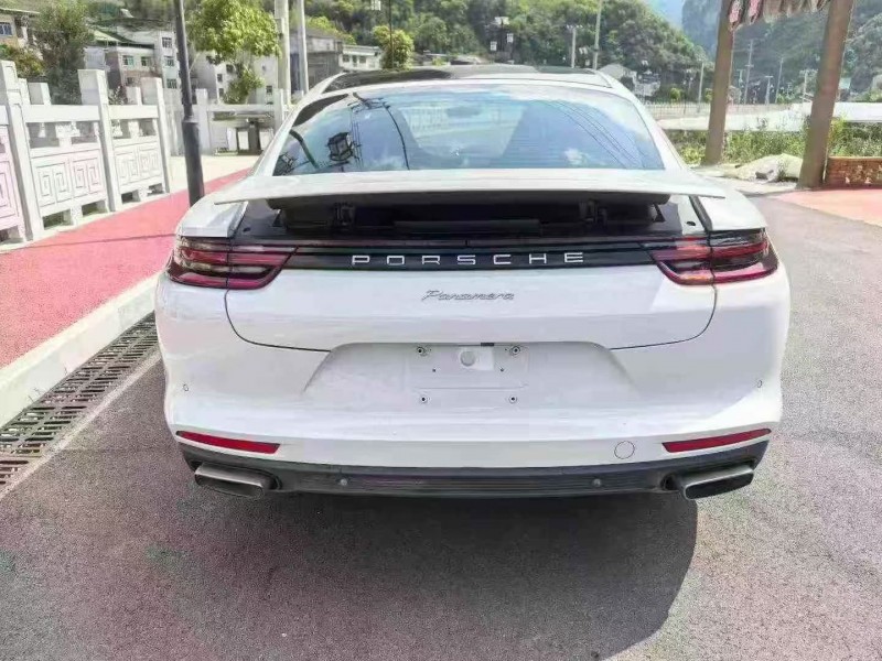 重庆19年保时捷帕拉梅拉8