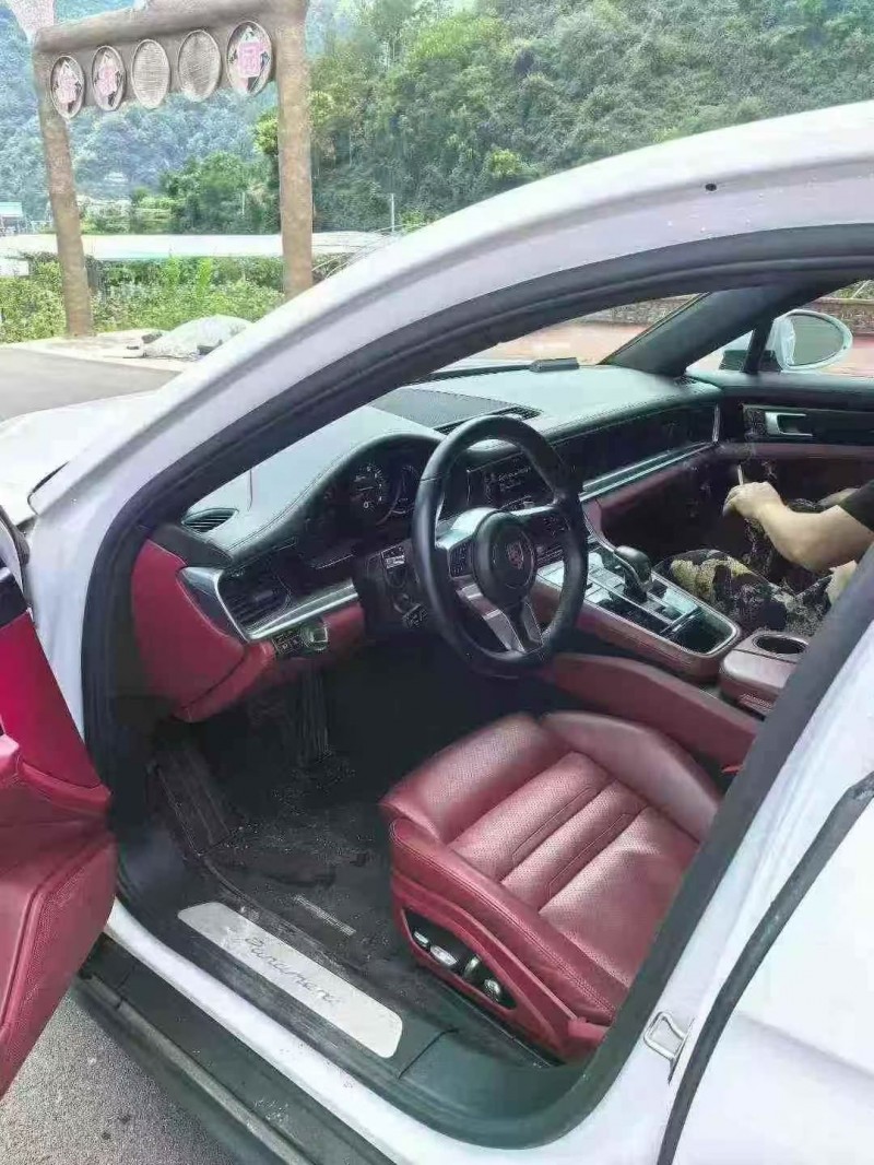 重庆19年保时捷帕拉梅拉9