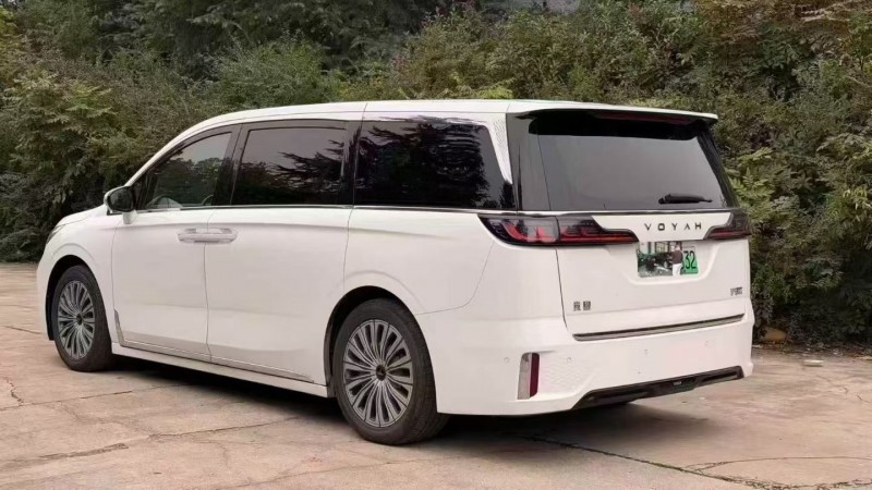 枣庄22年岚图汽车梦想家8