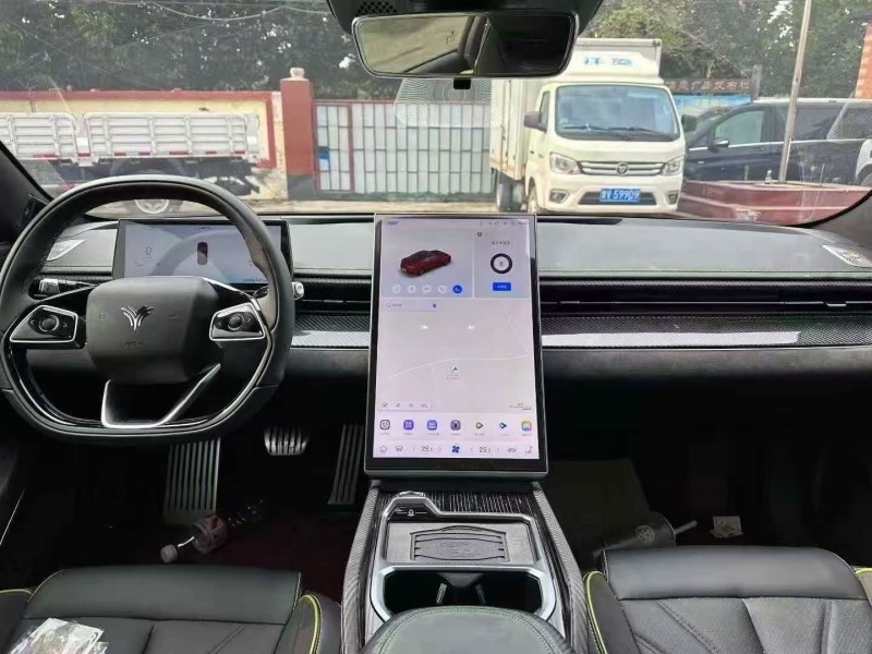 淄博23年哪吒GT5