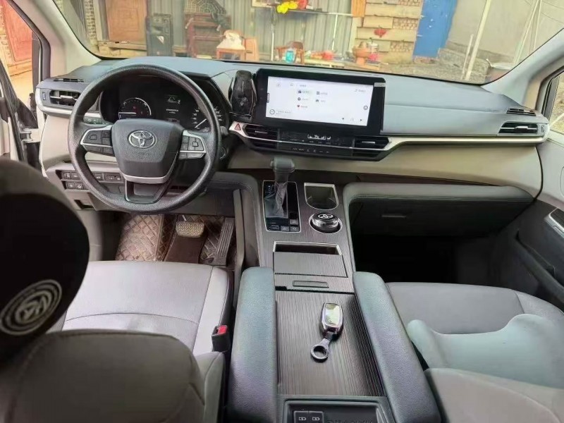 日照24年丰田格瑞维亚6