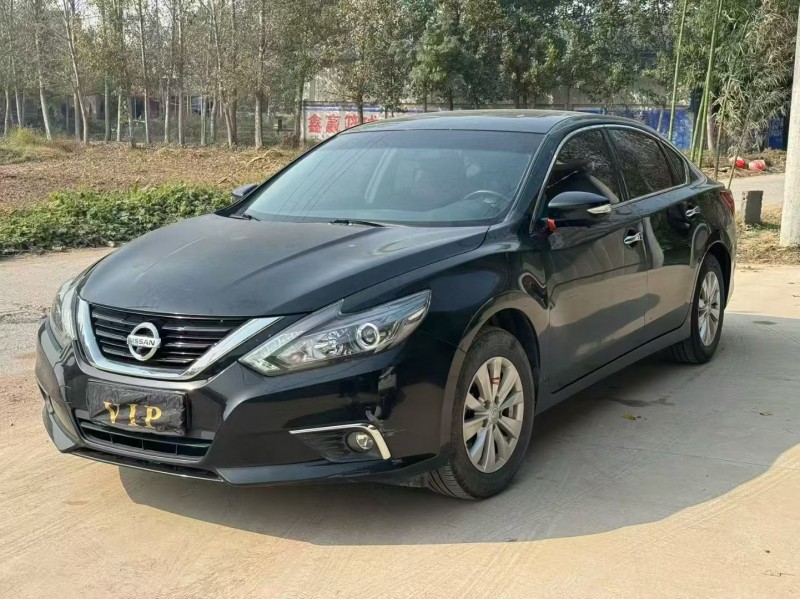 新乡18年日产天籁2