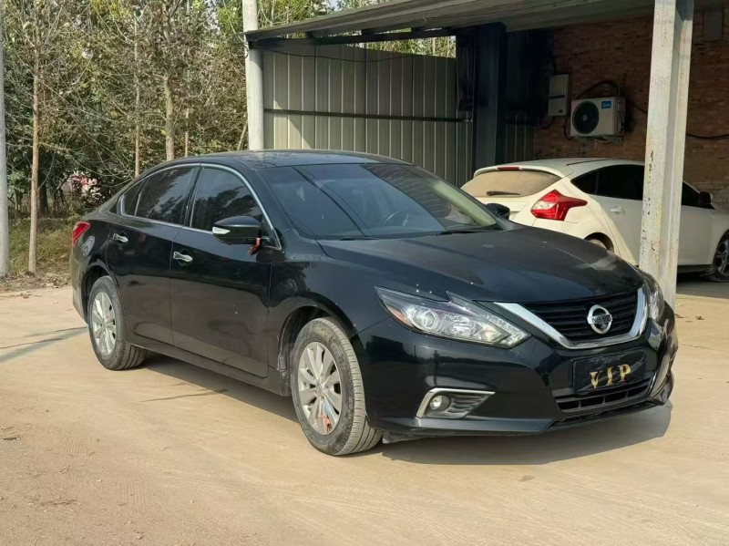 新乡18年日产天籁3