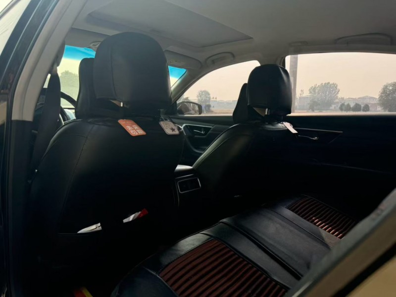 新乡18年日产天籁5