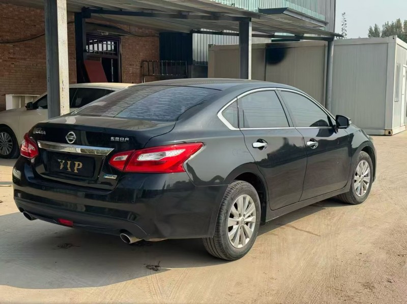 新乡18年日产天籁7