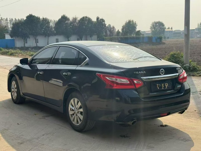 新乡18年日产天籁8