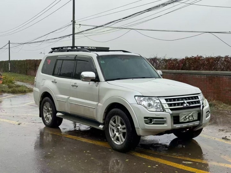 新乡18年三菱帕杰罗2