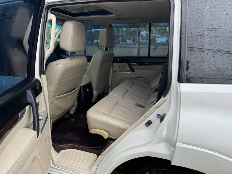 新乡18年三菱帕杰罗5