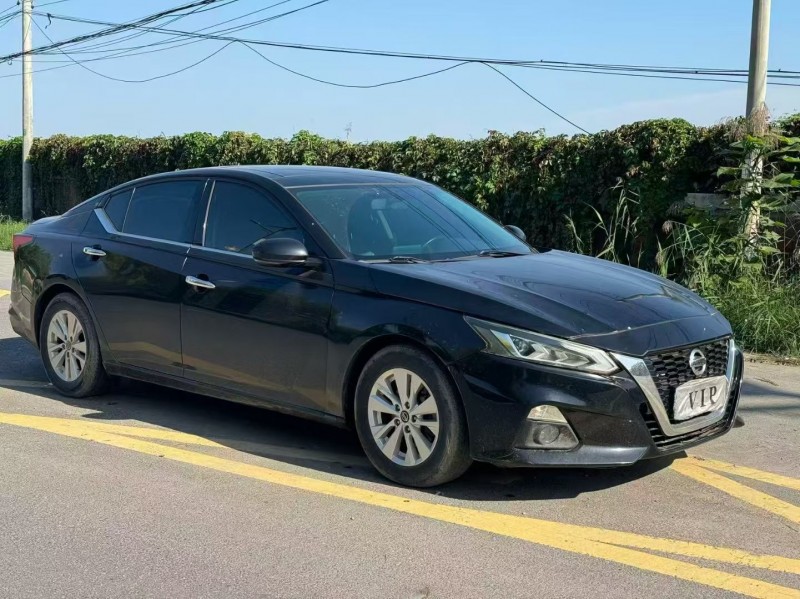 新乡20年日产天籁3