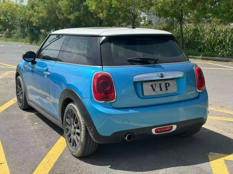 新乡16年宝马迷你8