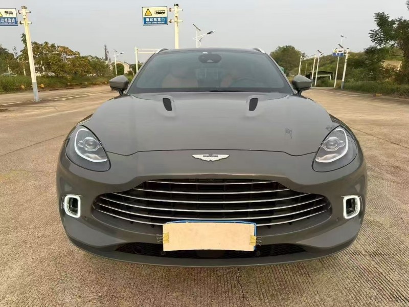 广州23年阿斯顿·马丁DBX1