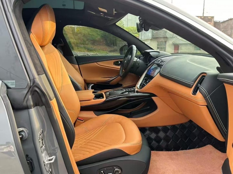 广州23年阿斯顿·马丁DBX5