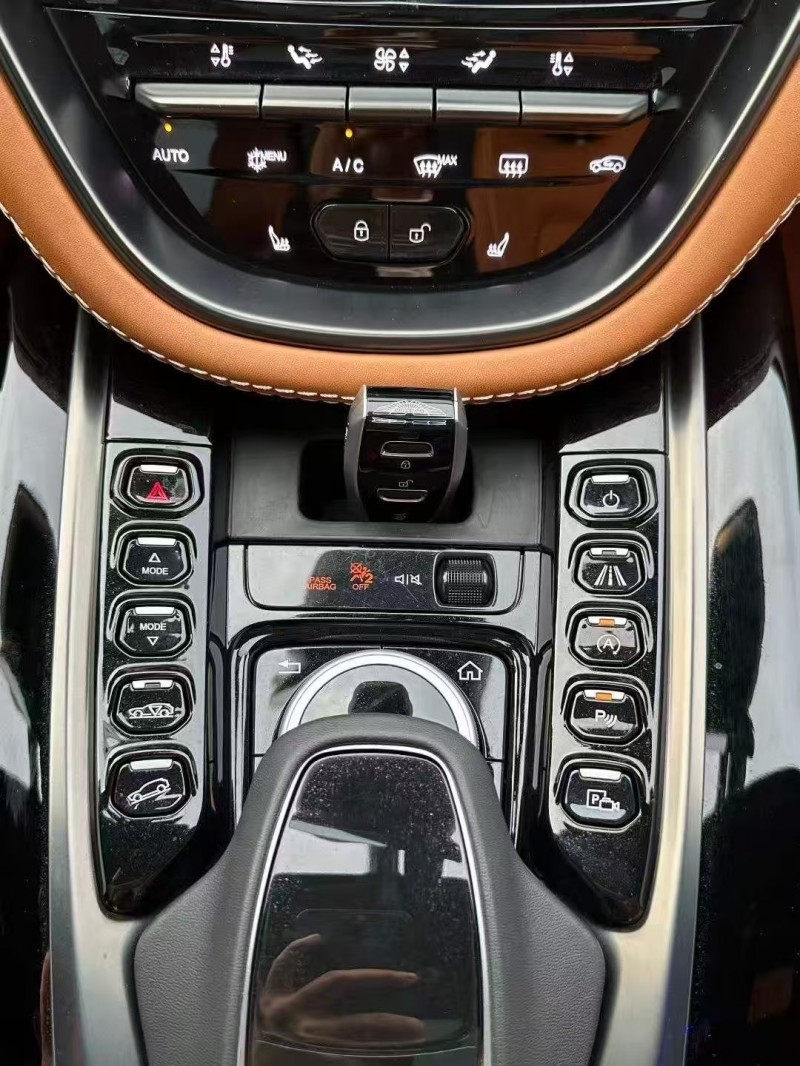 广州23年阿斯顿·马丁DBX6