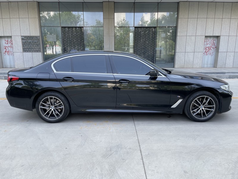 济宁23年宝马5系8