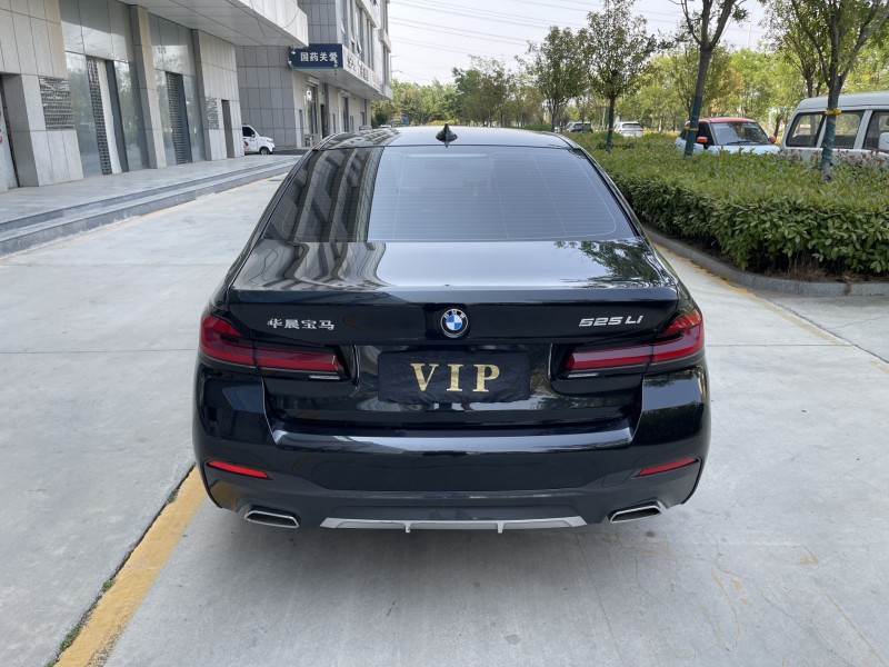 济宁23年宝马5系9