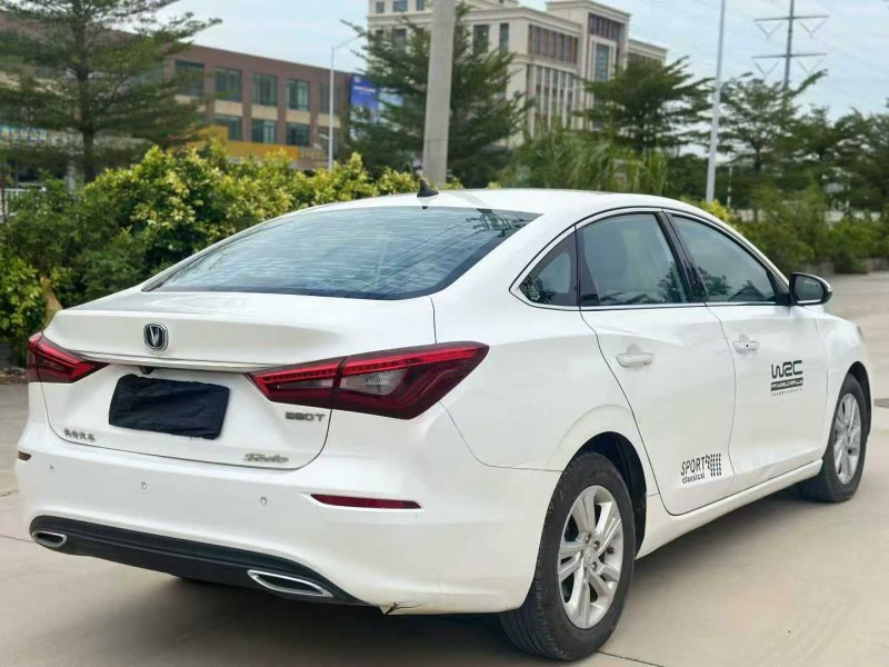 汕头19年长安汽车逸动8