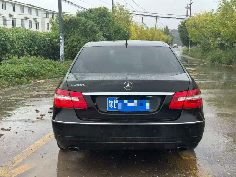 新乡13年奔驰E9