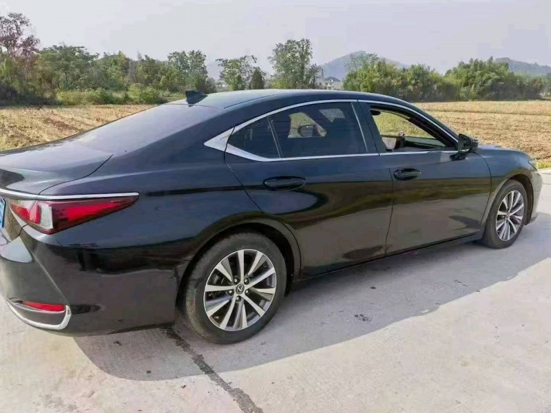 台州18年雷克萨斯ES8