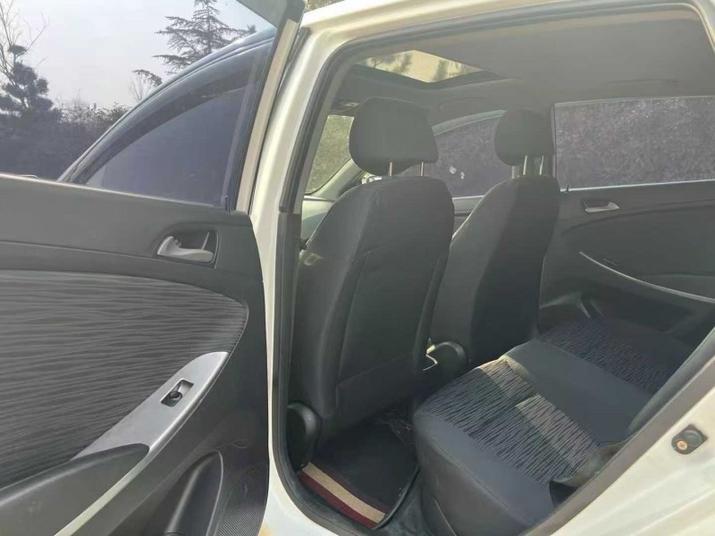 青岛17年现代瑞奕6