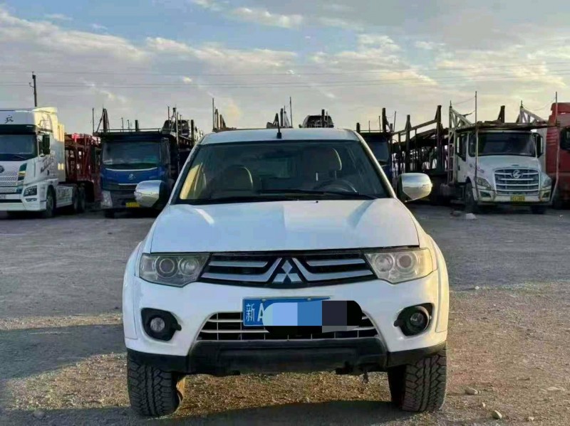 乌鲁木齐15年三菱帕杰罗·劲畅1