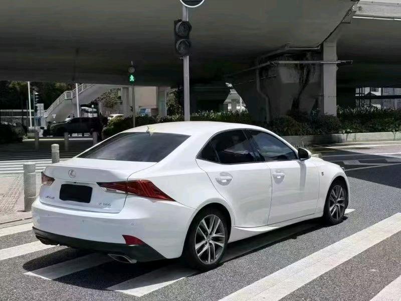 广州19年雷克萨斯IS5