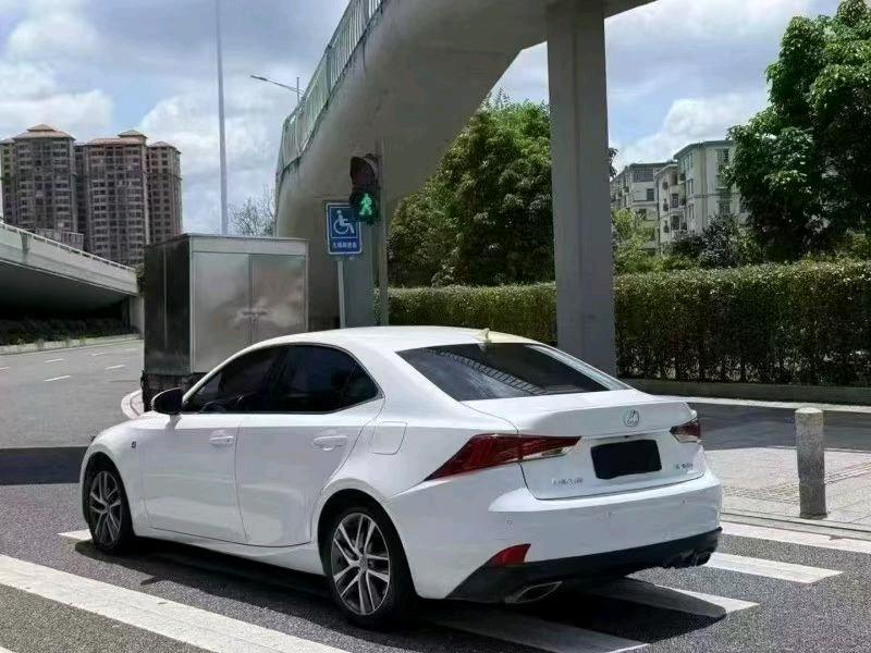 广州19年雷克萨斯IS7