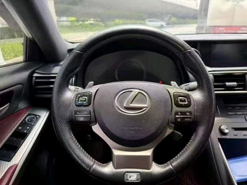 广州19年雷克萨斯IS8