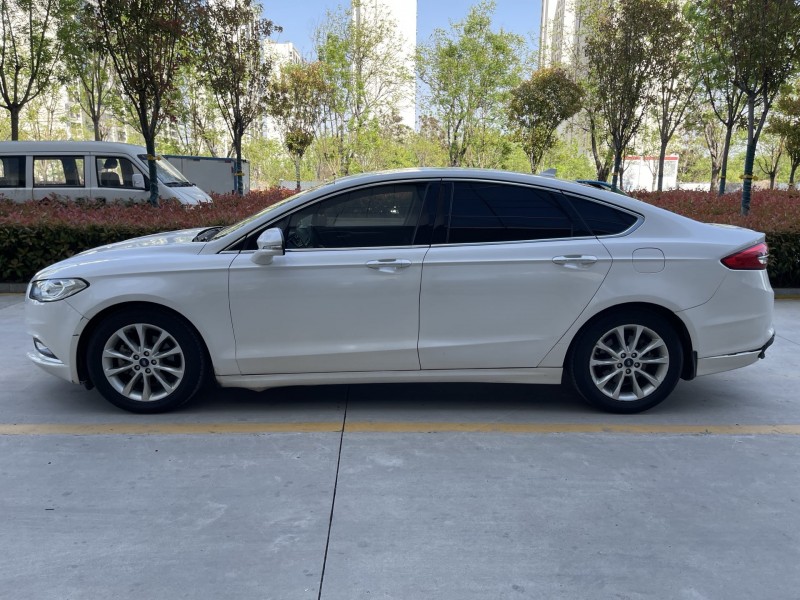 济宁18年福特蒙迪欧7