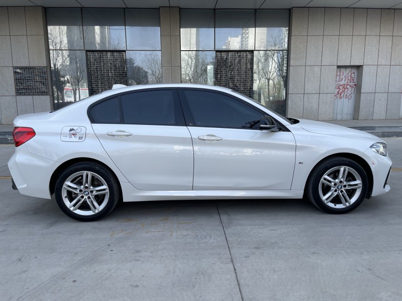 济宁22年宝马1系7