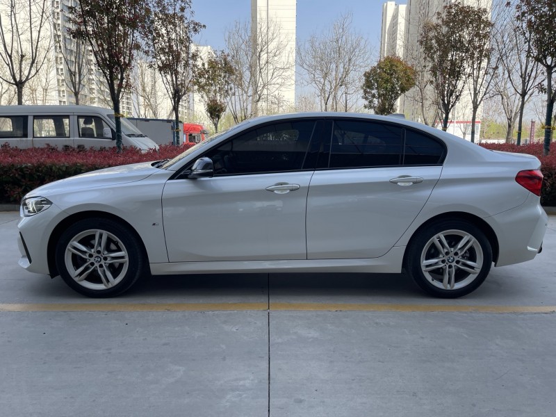 济宁22年宝马1系8