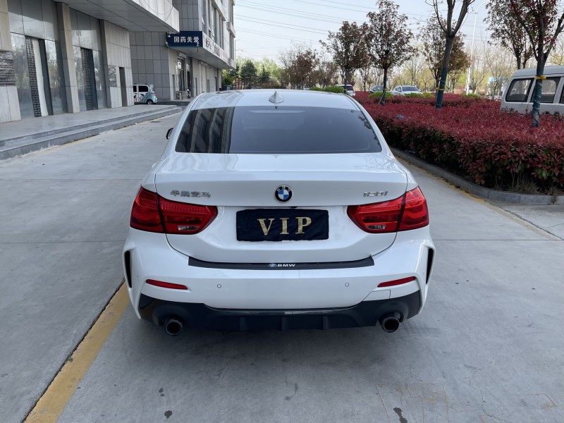 济宁22年宝马1系9