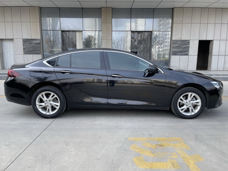 济宁22年别克君威7