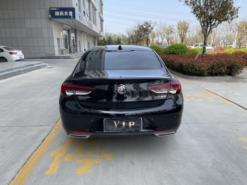 济宁22年别克君威9