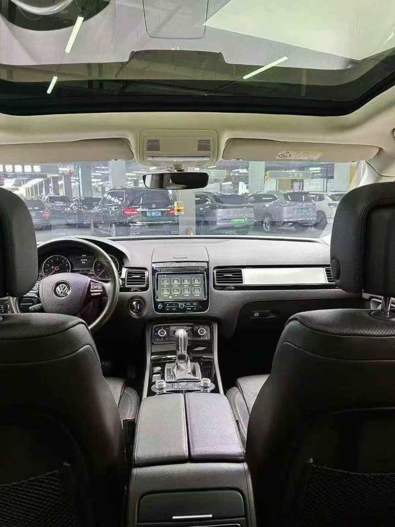 黔西南17年大众途锐3