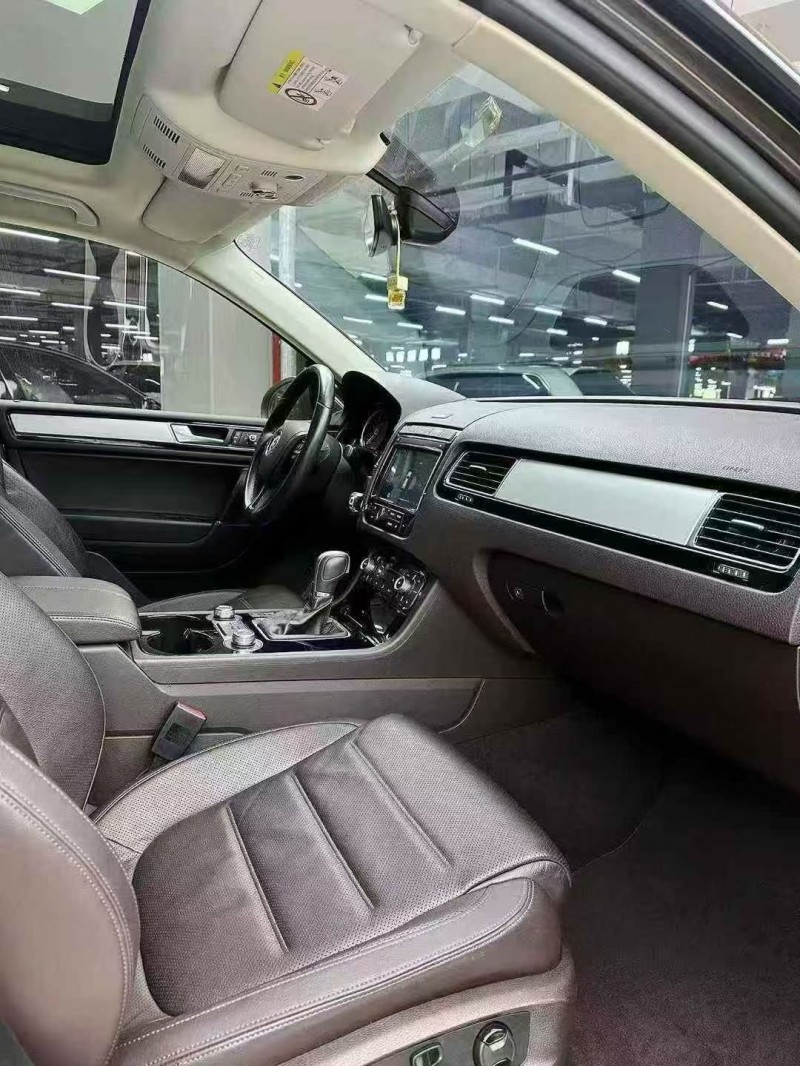 黔西南17年大众途锐4