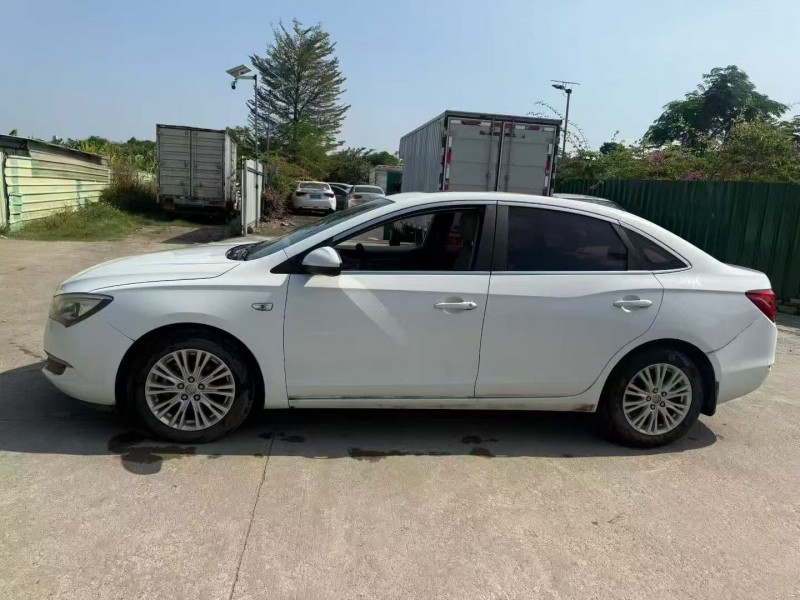 珠海17年别克英朗8