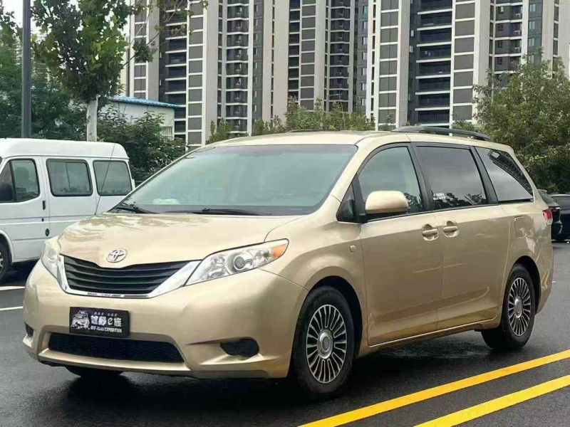 郑州14年丰田塞纳2
