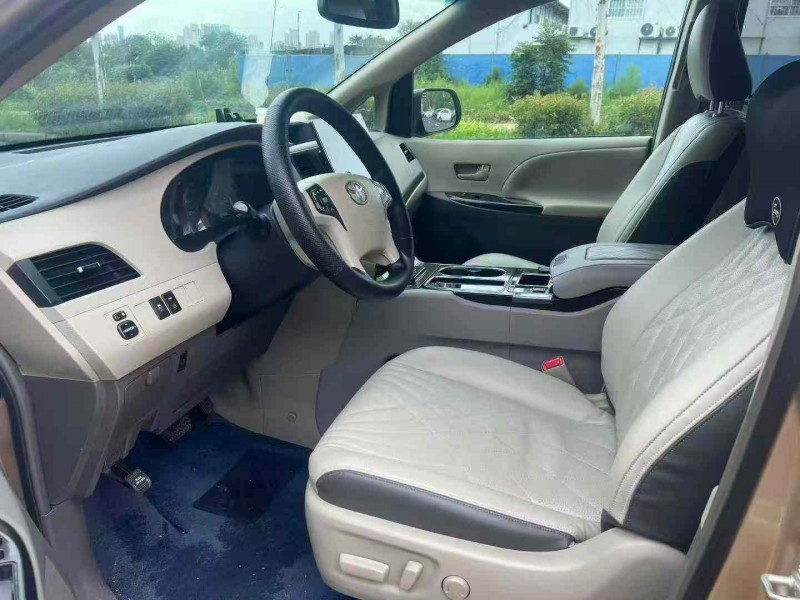 郑州14年丰田塞纳4