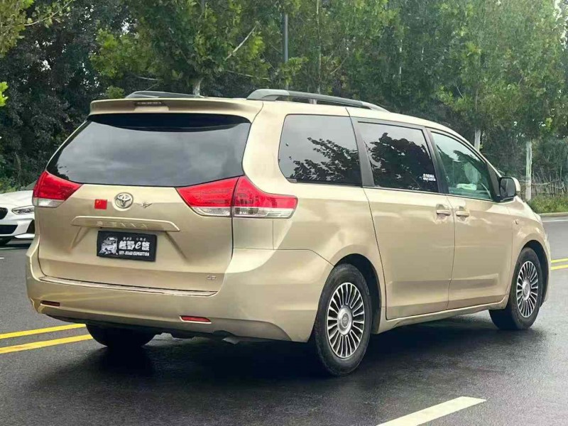 郑州14年丰田塞纳9