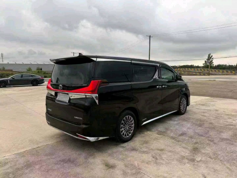 徐州21年雷克萨斯LM雷尔法2