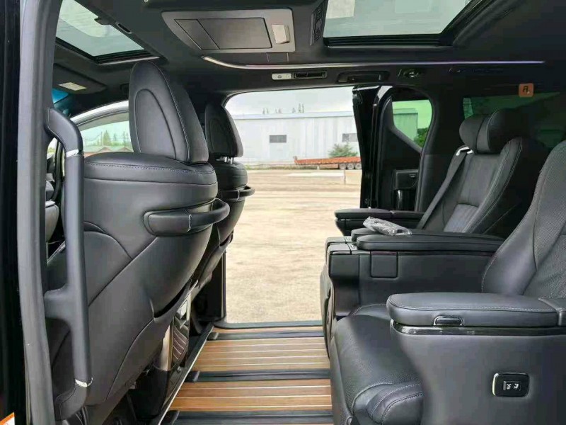 徐州21年雷克萨斯LM雷尔法9