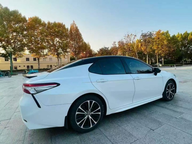 枣庄19年丰田凯美瑞5