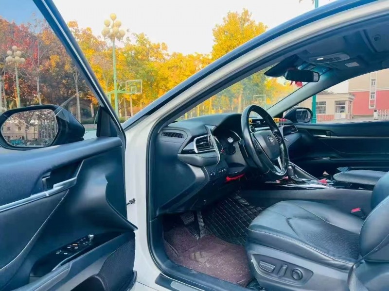 枣庄19年丰田凯美瑞7