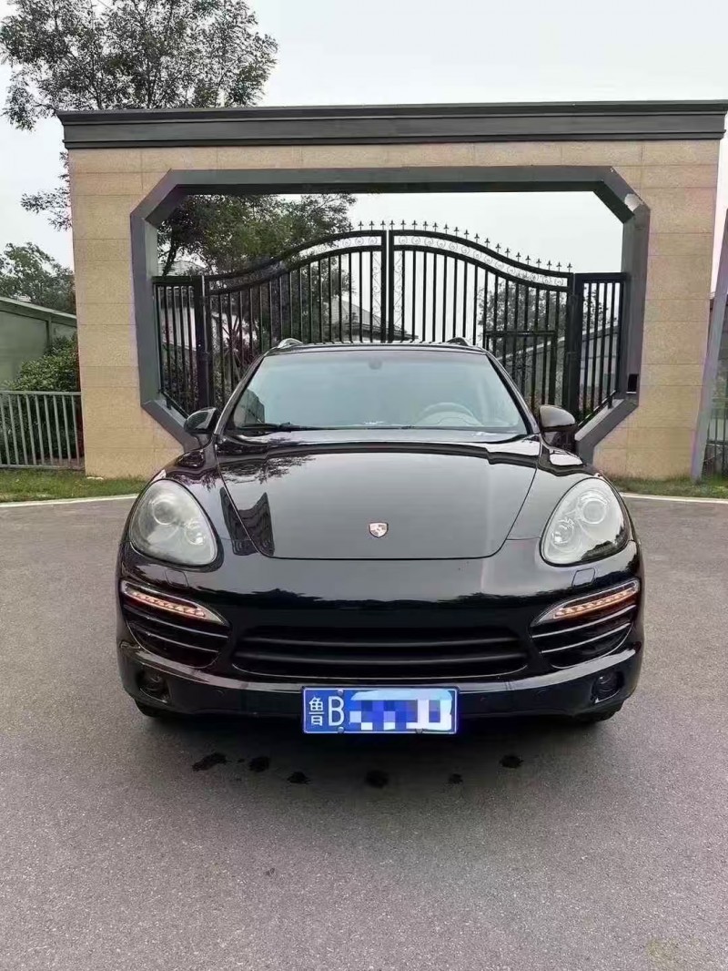 青岛13年保时捷卡宴1